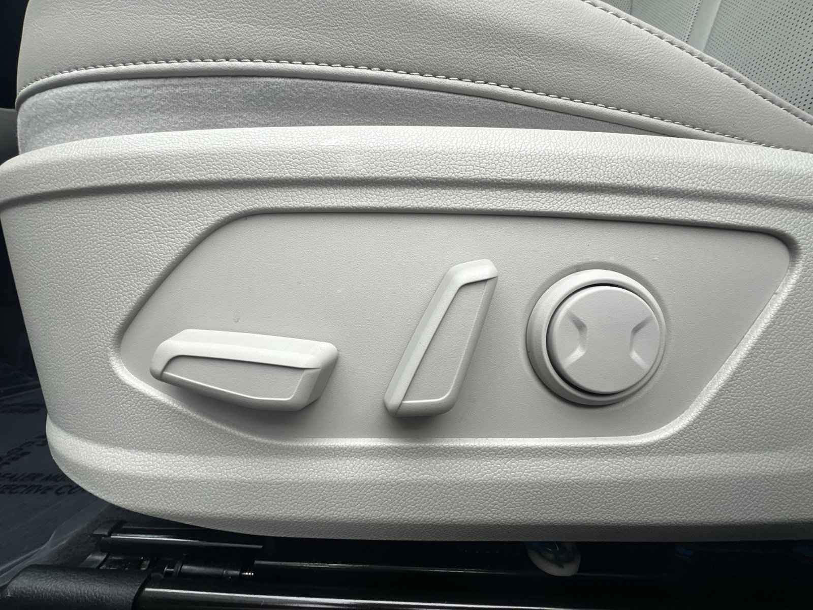 Used 2024 Kia Sorento S w/ Panoramic Sunroof Package image 14