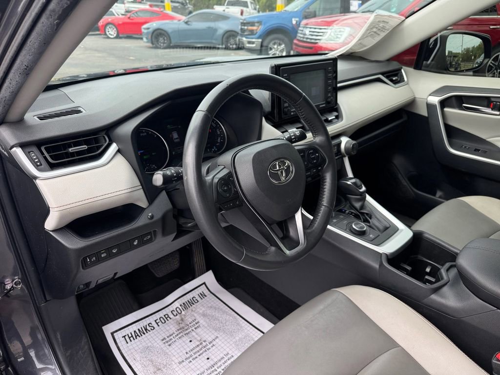 Used 2022 Toyota RAV4 XLE Premium AWD/4WD image 33