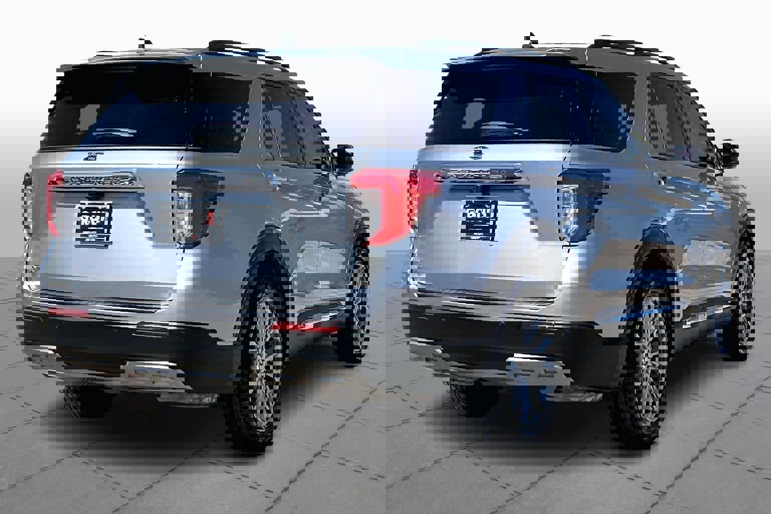 Certified 2021 Ford Explorer XLT w/ Equipment Group 202A image 4