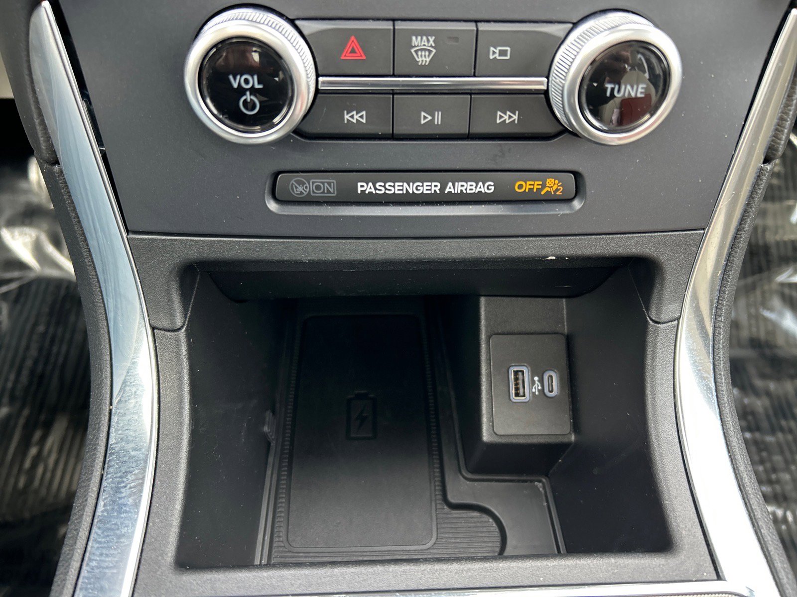 Certified 2022 Ford Edge Titanium AWD/4WD image 29