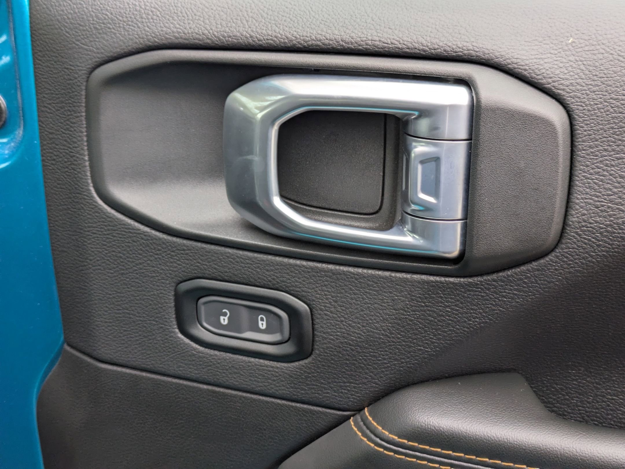 Used 2024 Jeep Wrangler Unlimited Sahara w/ Technology Group image 32