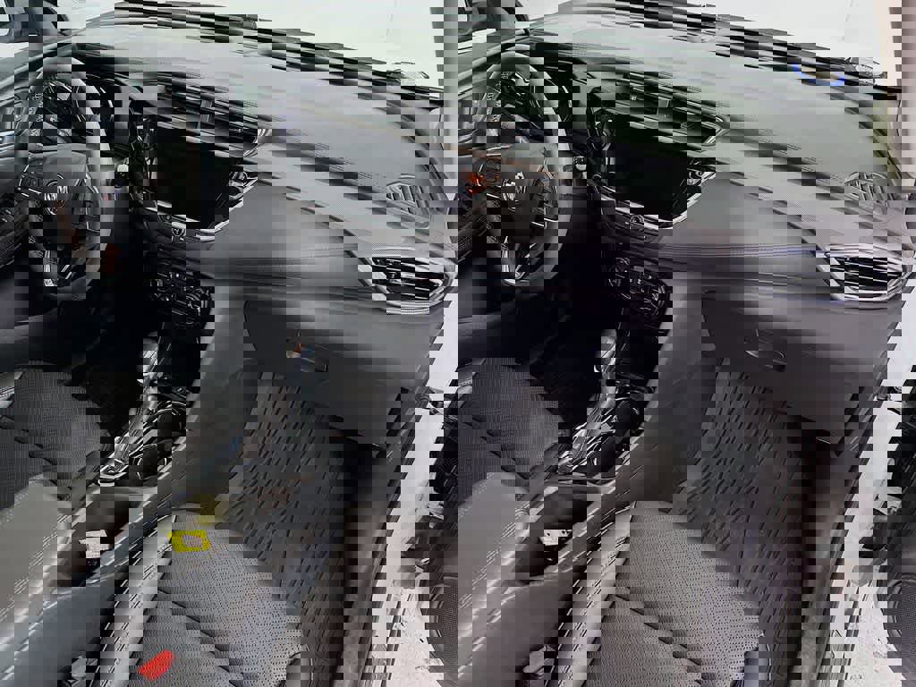 Used 2022 Buick Encore GX Essence w/ Experience Buick Package image 32