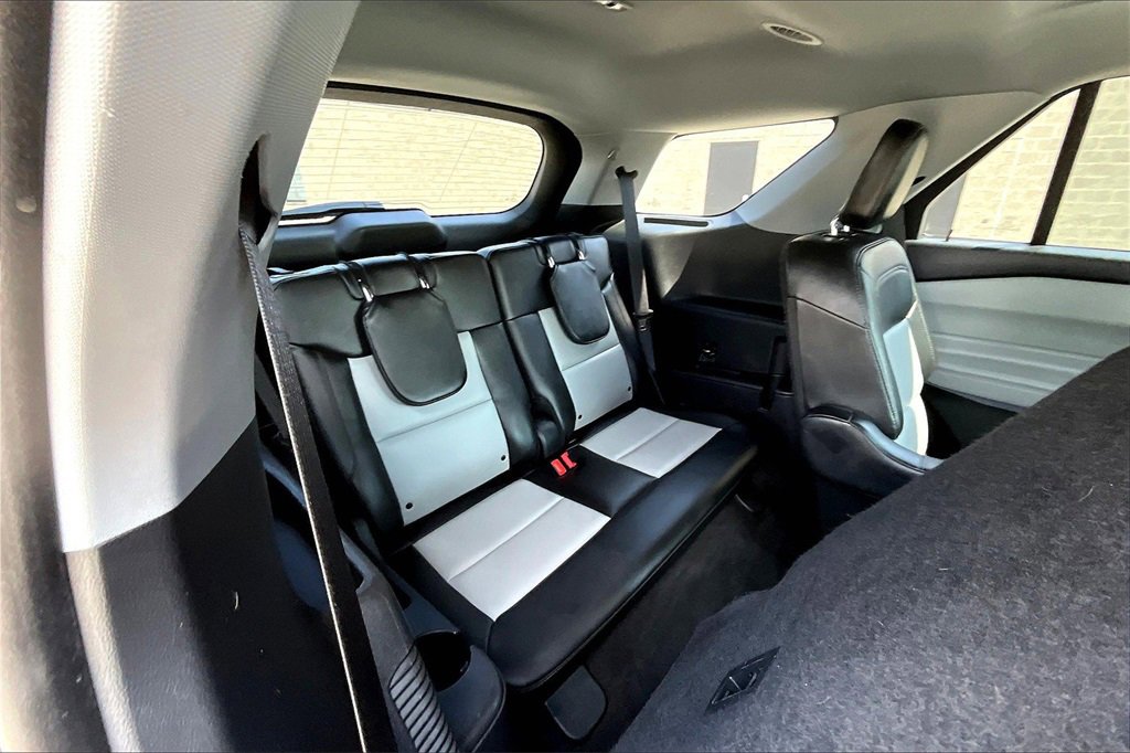 Certified 2022 Ford Explorer XLT w/ Equipment Group 202A image 27