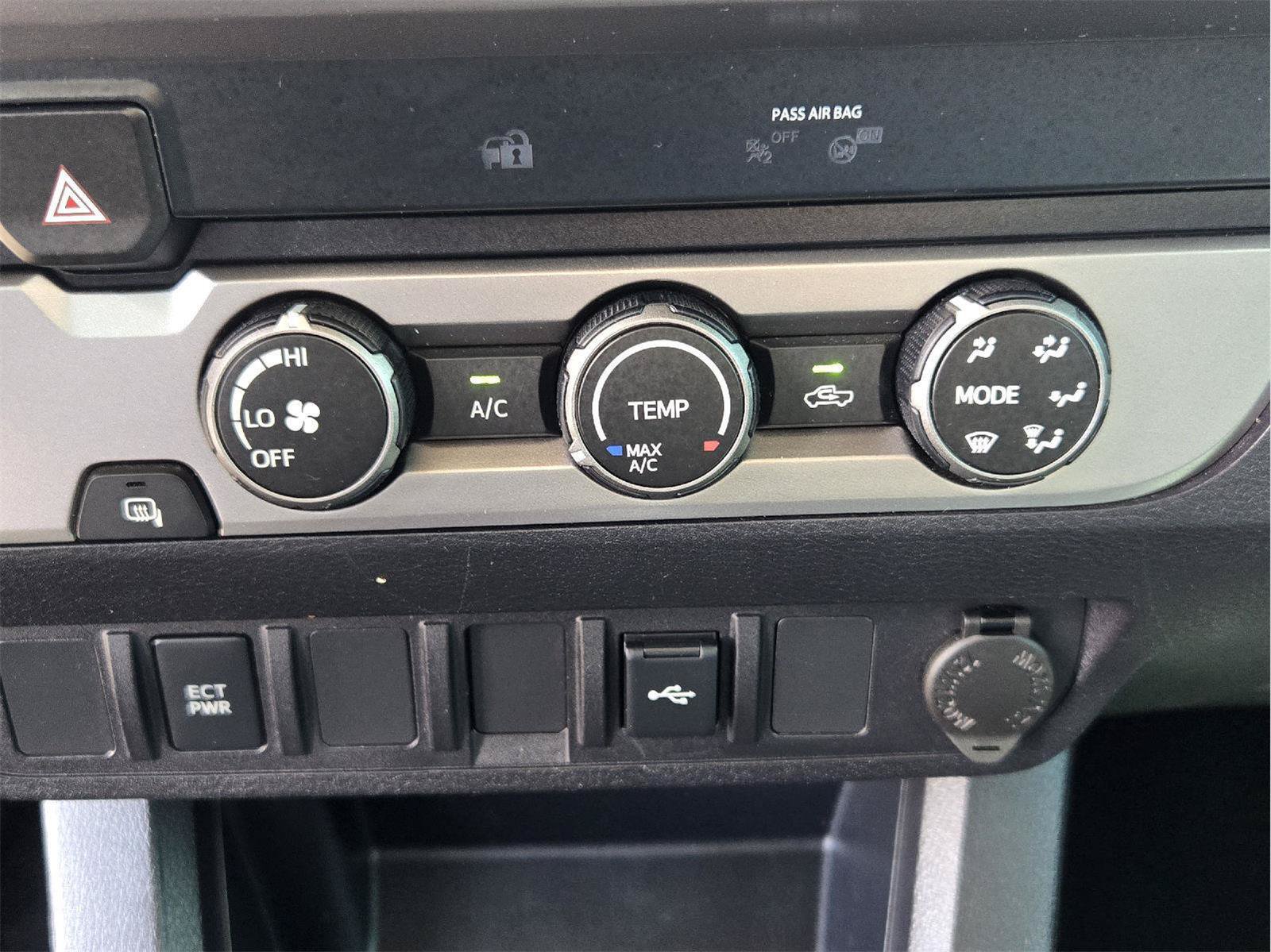Used 2020 Toyota Tacoma SR5 w/ SR5 Appearance Package (SM) RWD image 17