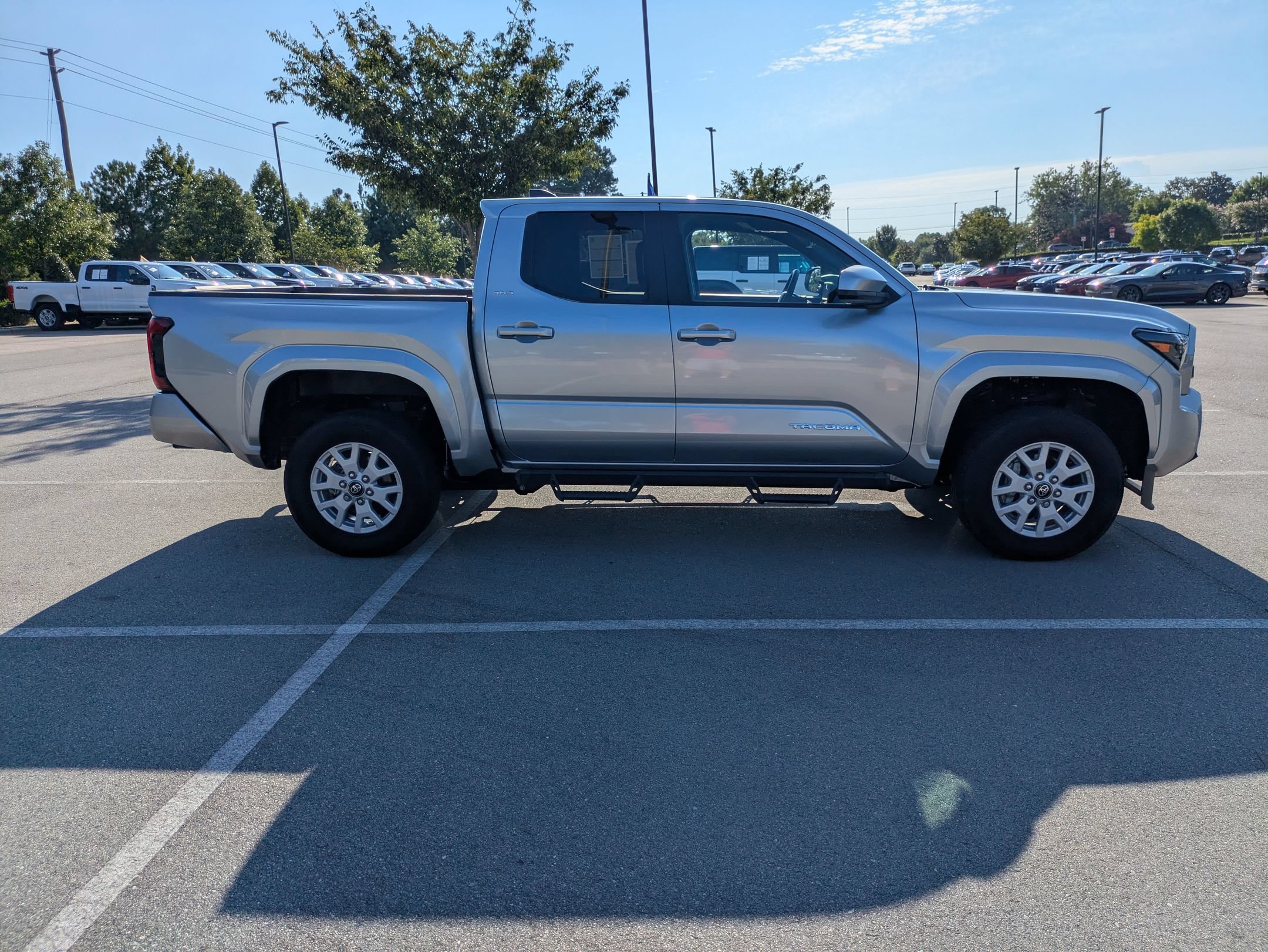 Used 2025 Toyota Tacoma SR5 AWD/4WD image 3
