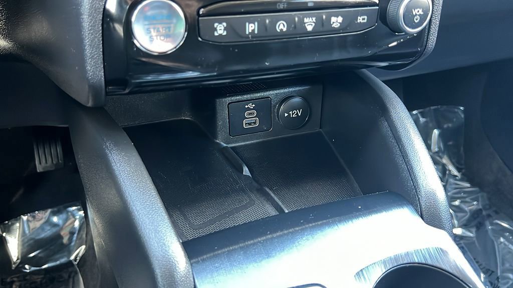 Certified 2025 Ford Escape Platinum w/ Premium Technology Package AWD/4WD image 16