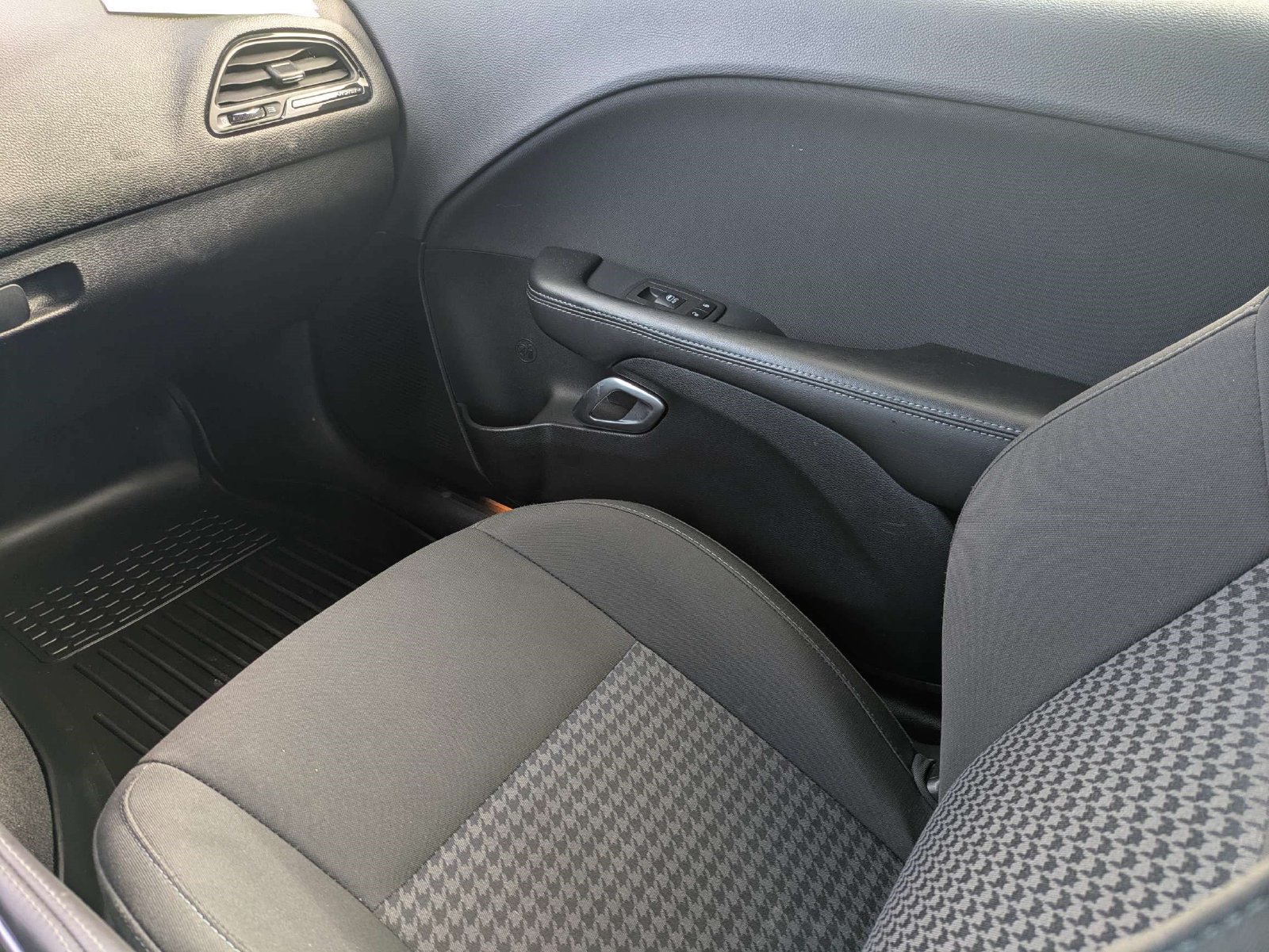 Used 2019 Dodge Challenger R/T RWD image 18