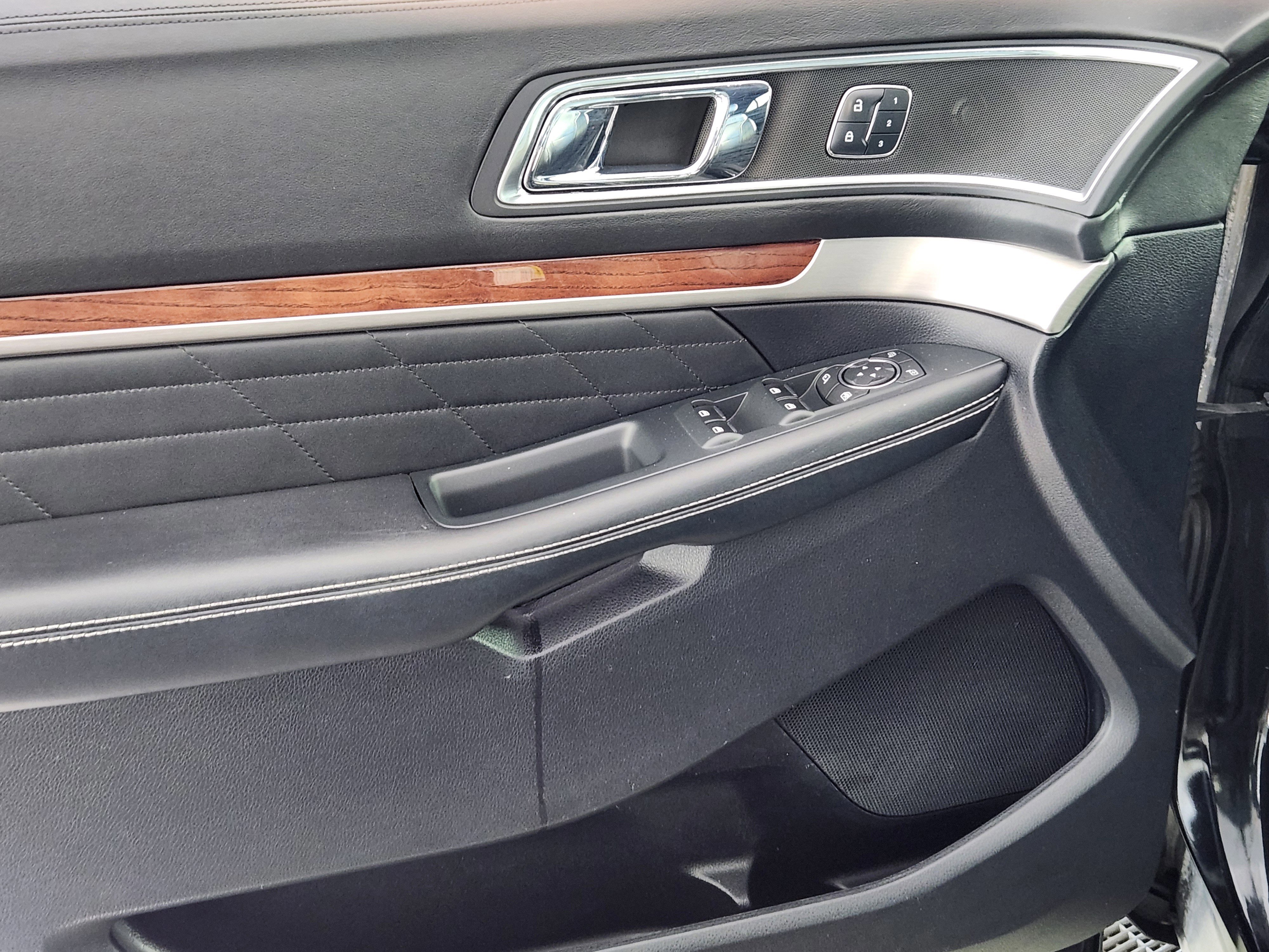 Certified 2018 Ford Explorer Platinum image 17