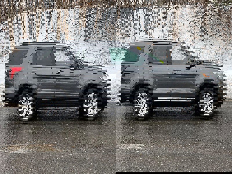 Certified 2018 Ford Explorer XLT w/ Equipment Group 202A image 6