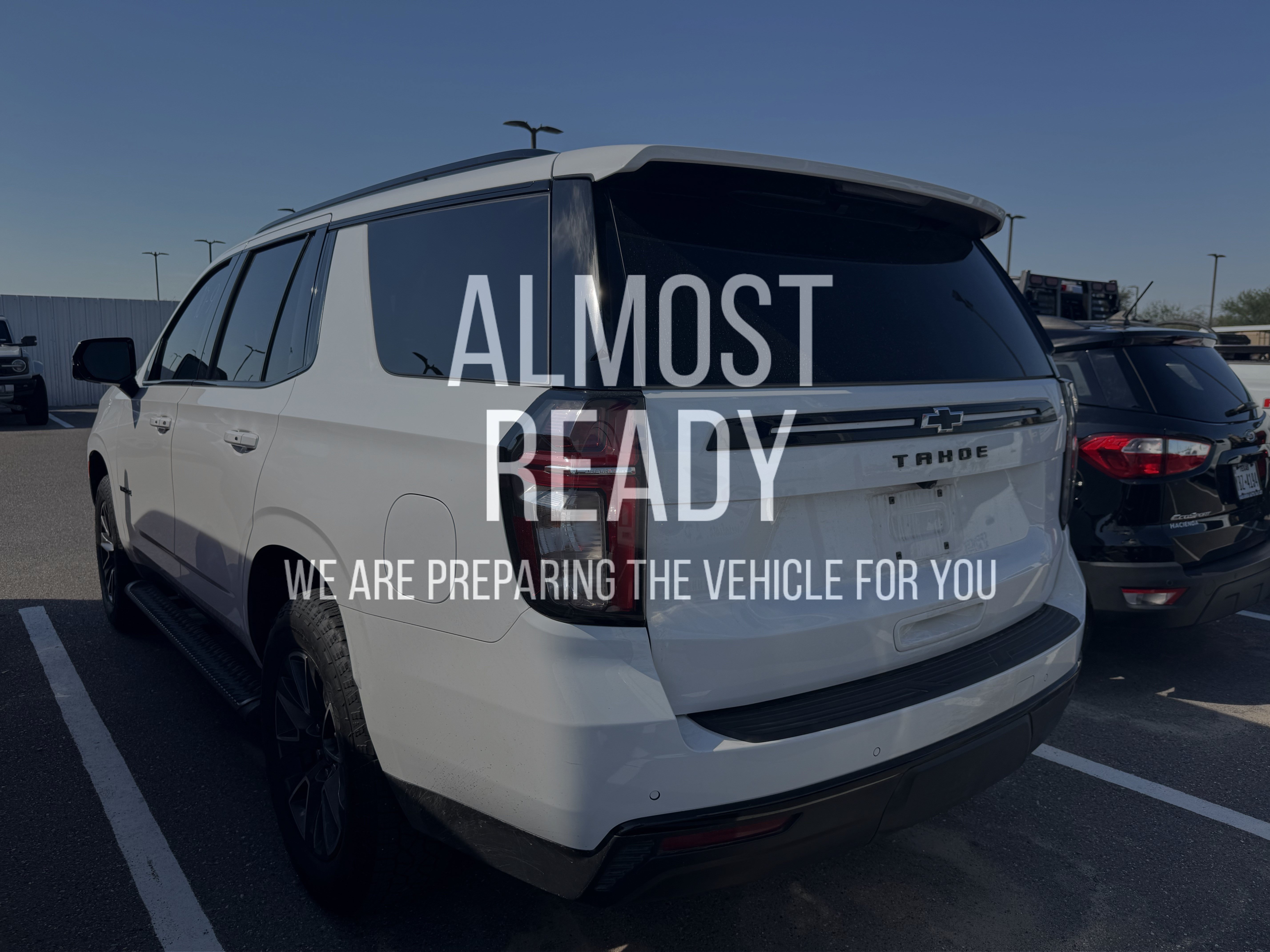 Used 2023 Chevrolet Tahoe Z71 w/ Luxury Package AWD/4WD image 3