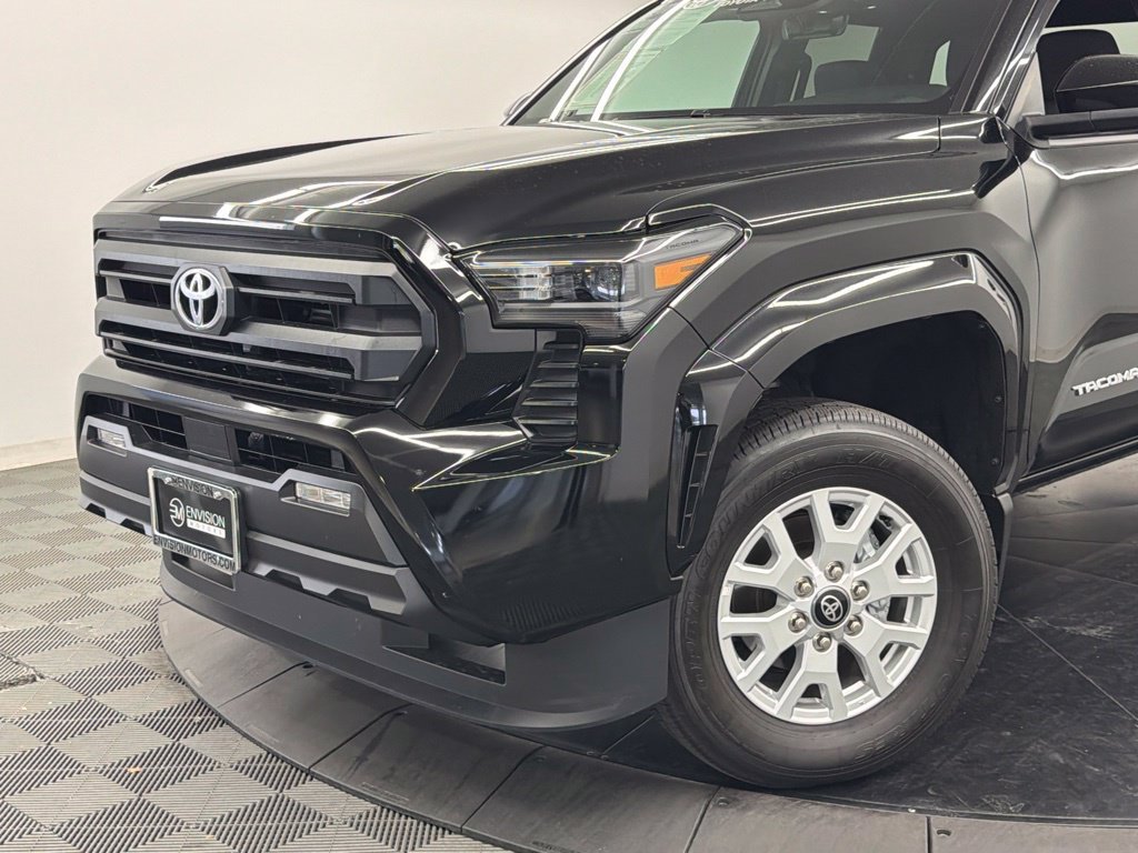 Used 2026 Toyota Tacoma SR5 AWD/4WD image 4