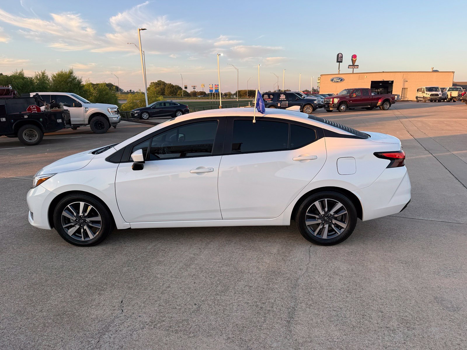 Used 2024 Nissan Versa SV FWD image 8
