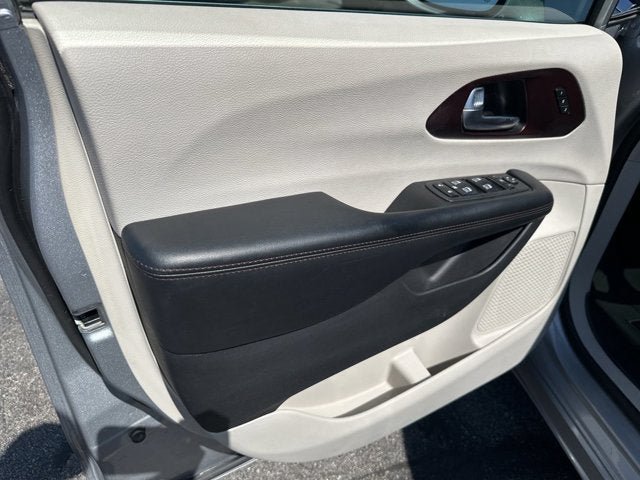 Used 2019 Chrysler Pacifica Limited FWD image 14