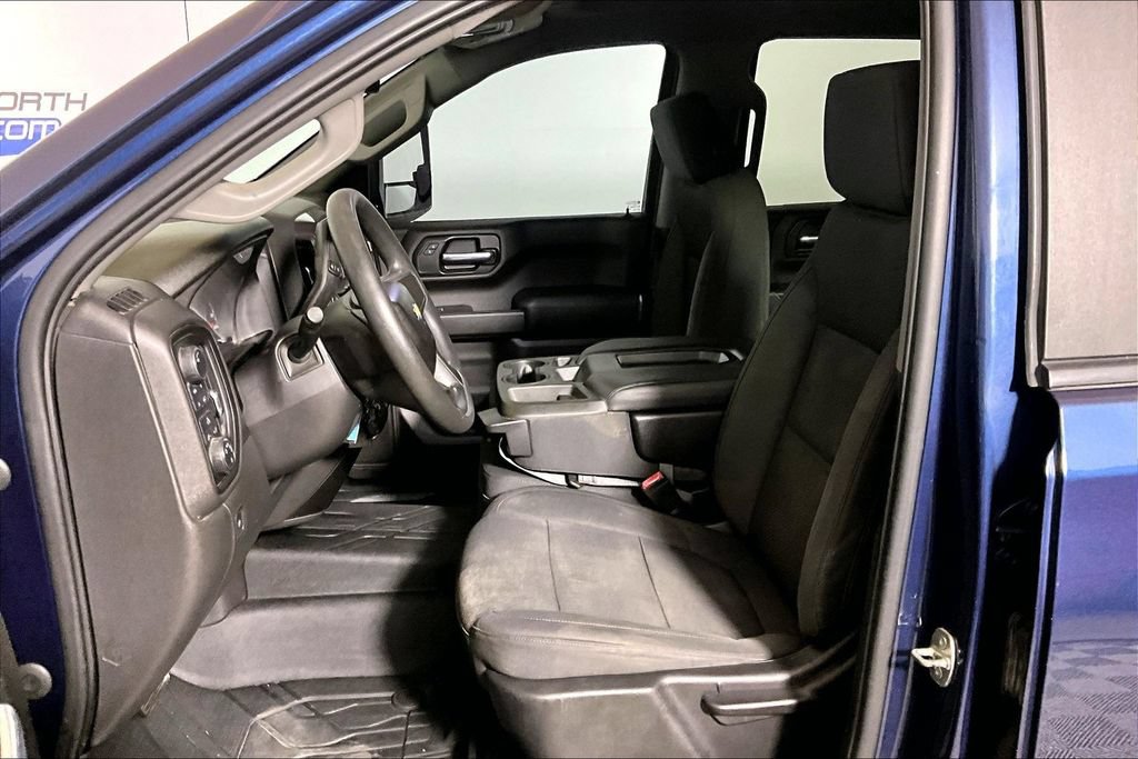 Used 2019 Chevrolet Silverado 1500 Custom w/ Custom Max Trailering Package AWD/4WD image 16
