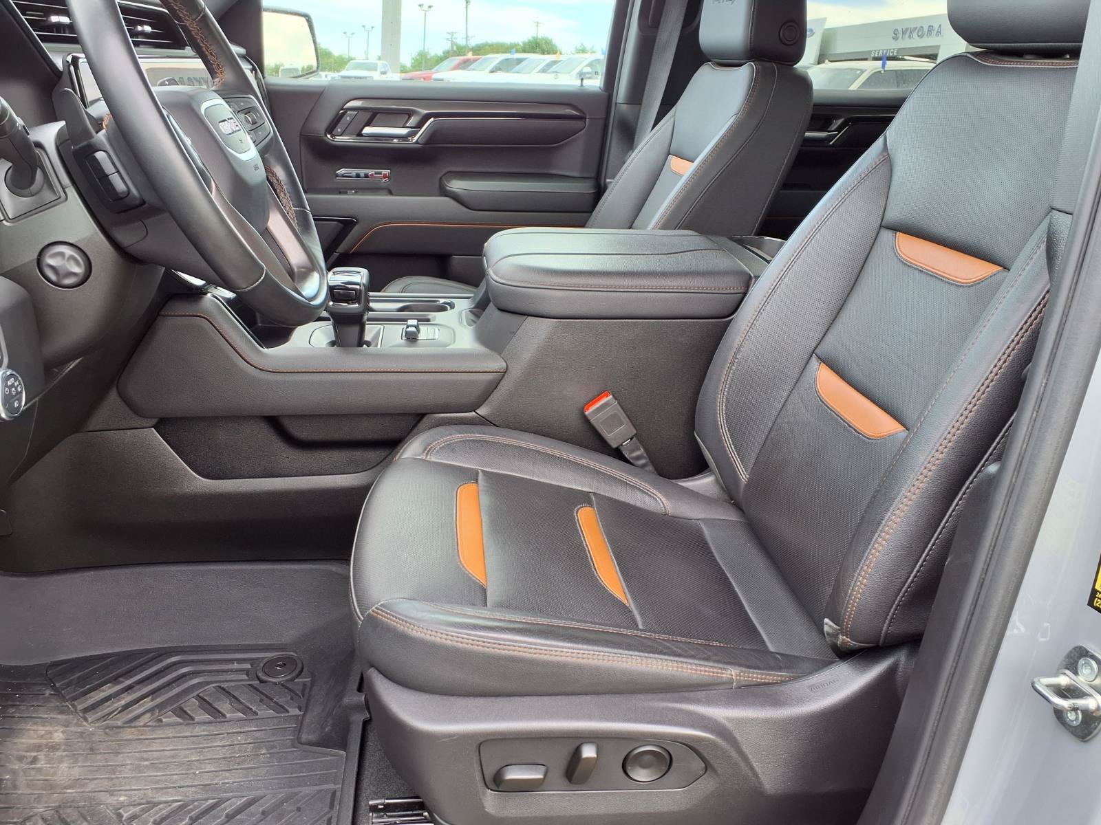 Used 2024 GMC Sierra 1500 AT4 w/ Technology Package AWD/4WD image 8