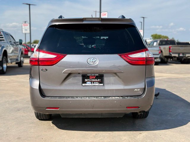 Used 2019 Toyota Sienna XLE w/ XLE Navigation Package FWD image 7