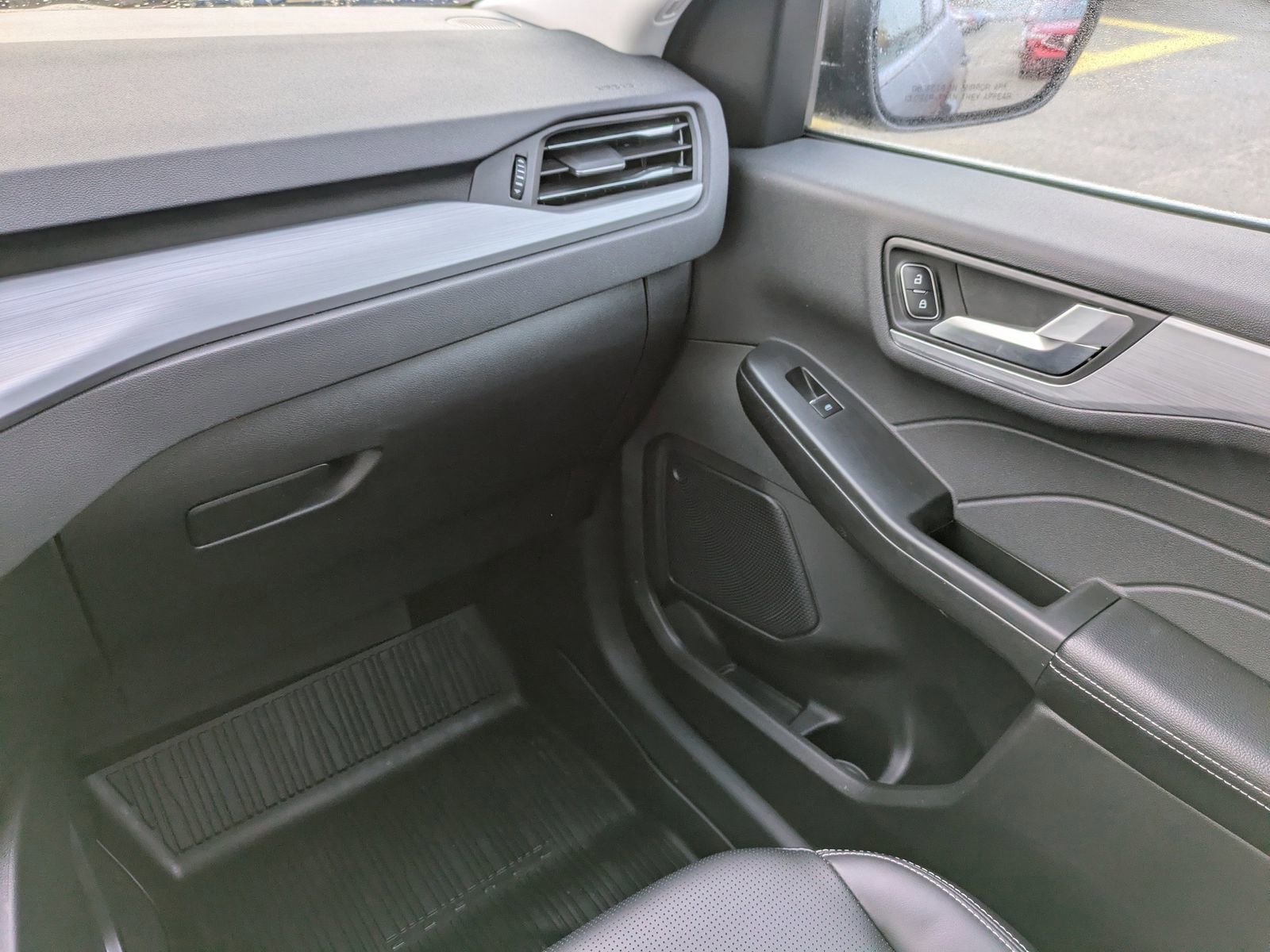 Certified 2025 Ford Escape Platinum image 19