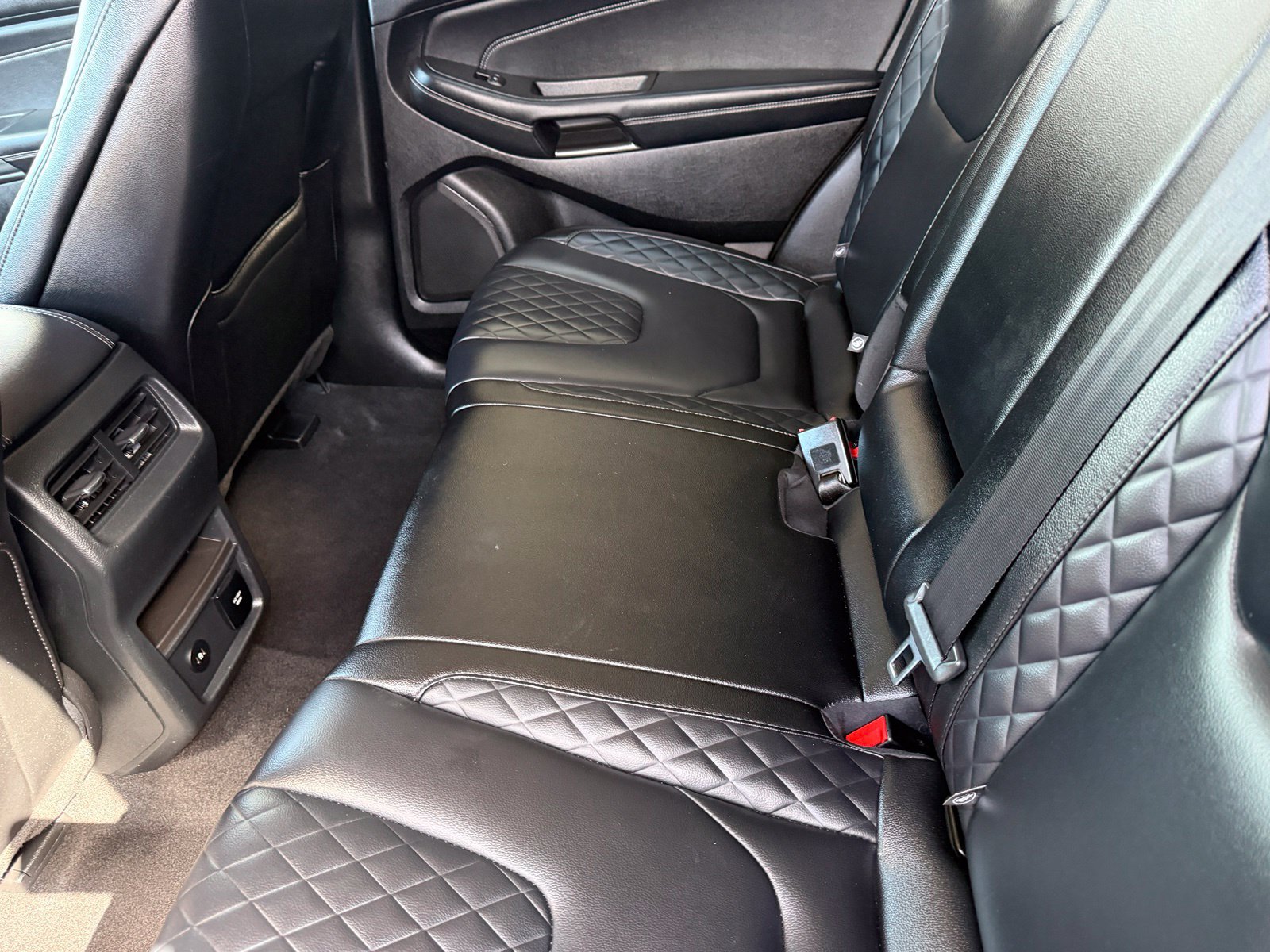 Certified 2024 Ford Edge Titanium AWD/4WD image 17
