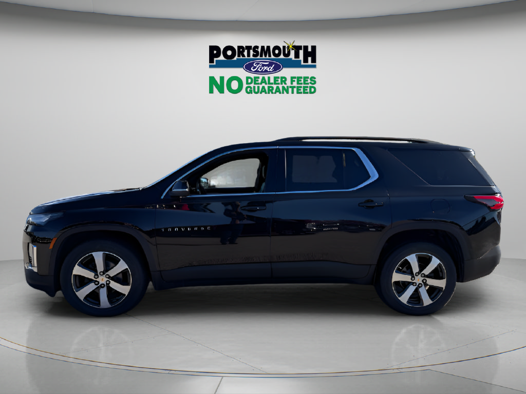 Used 2023 Chevrolet Traverse LT w/ LT Premium Package AWD/4WD image 2