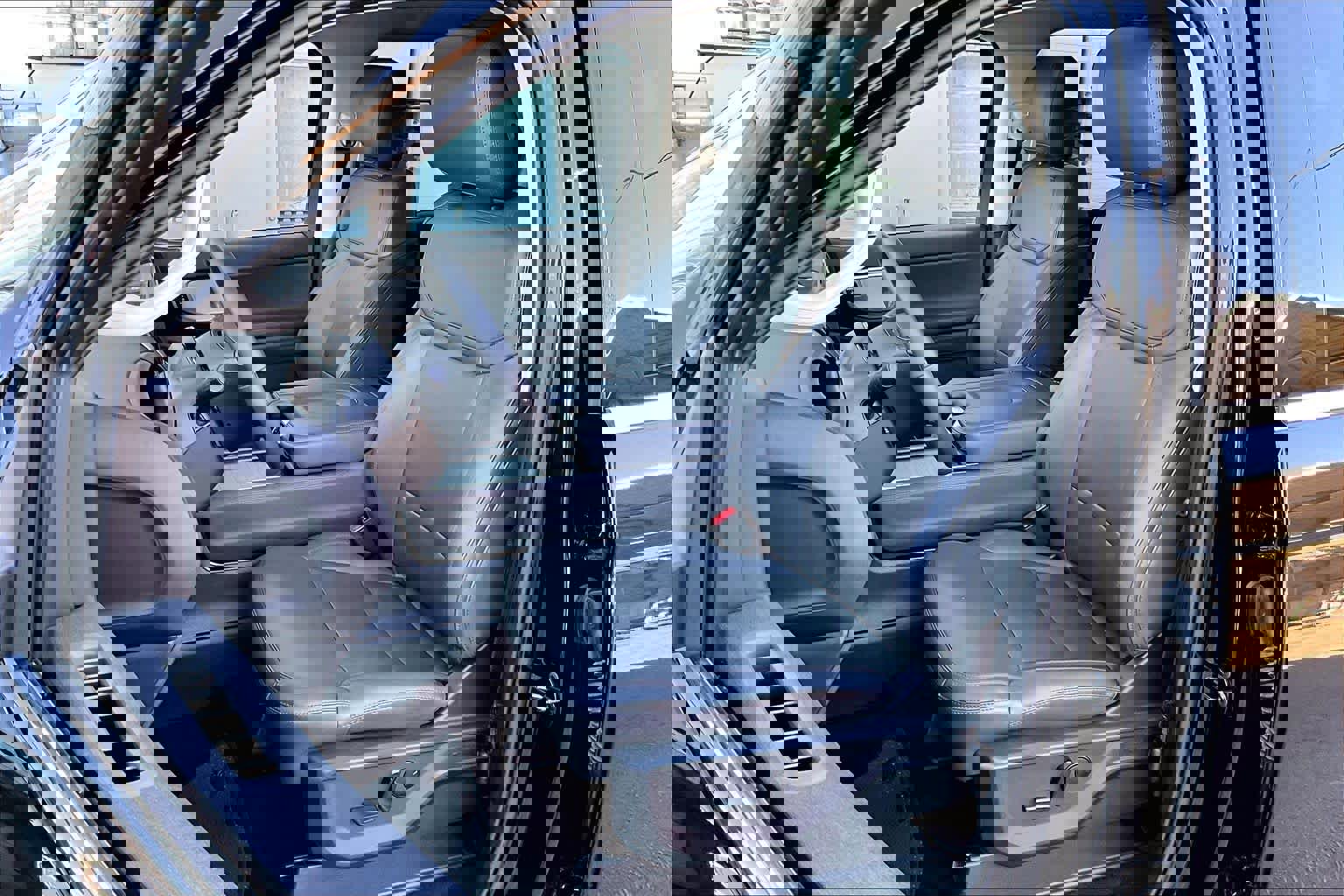 Certified 2025 Ford Expedition Active image 7