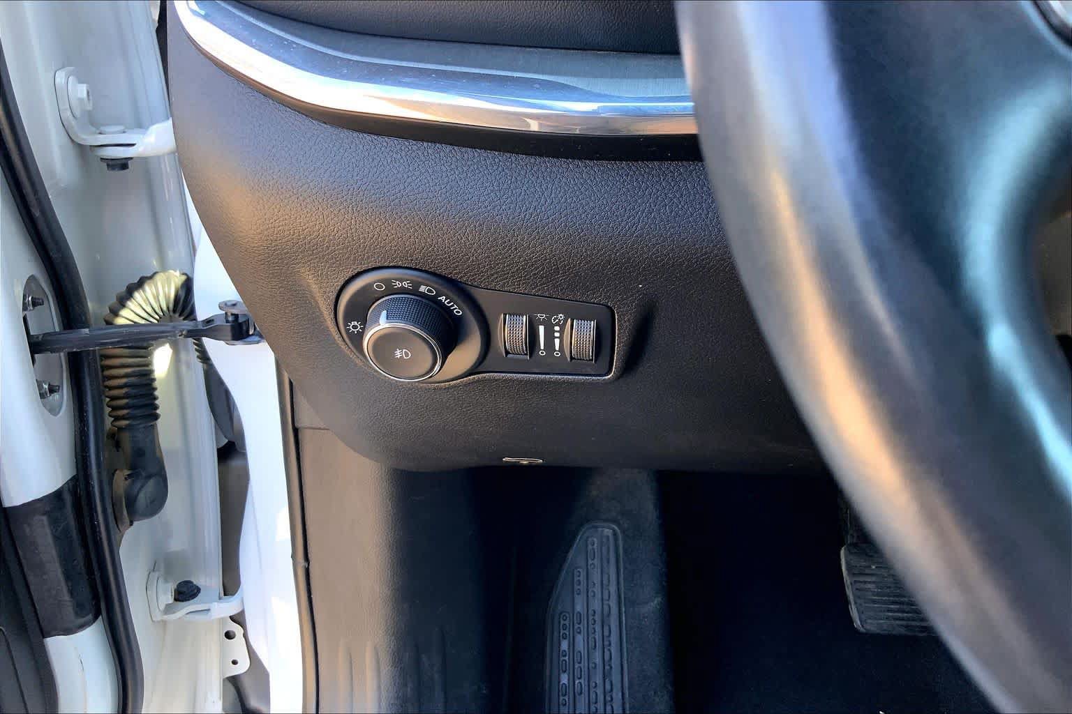 Used 2022 Jeep Compass High Altitude AWD/4WD image 35