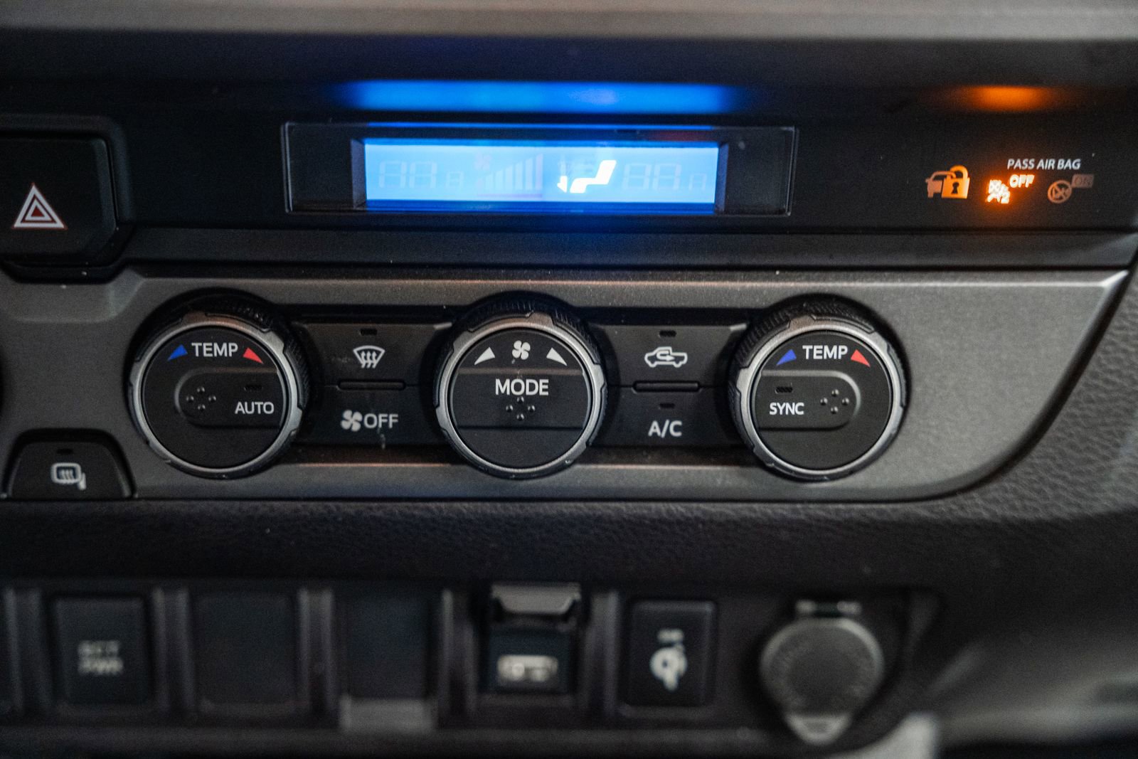 Used 2022 Toyota Tacoma TRD Sport image 30