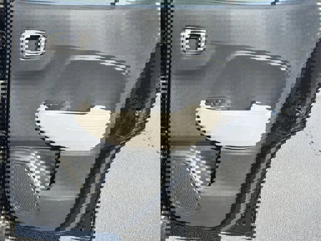 Used 2023 Hyundai Venue SEL image 15