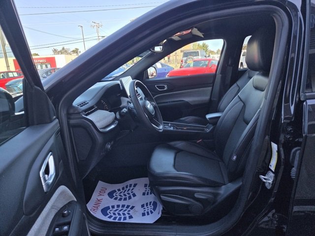 Used 2024 Jeep Compass Latitude image 11