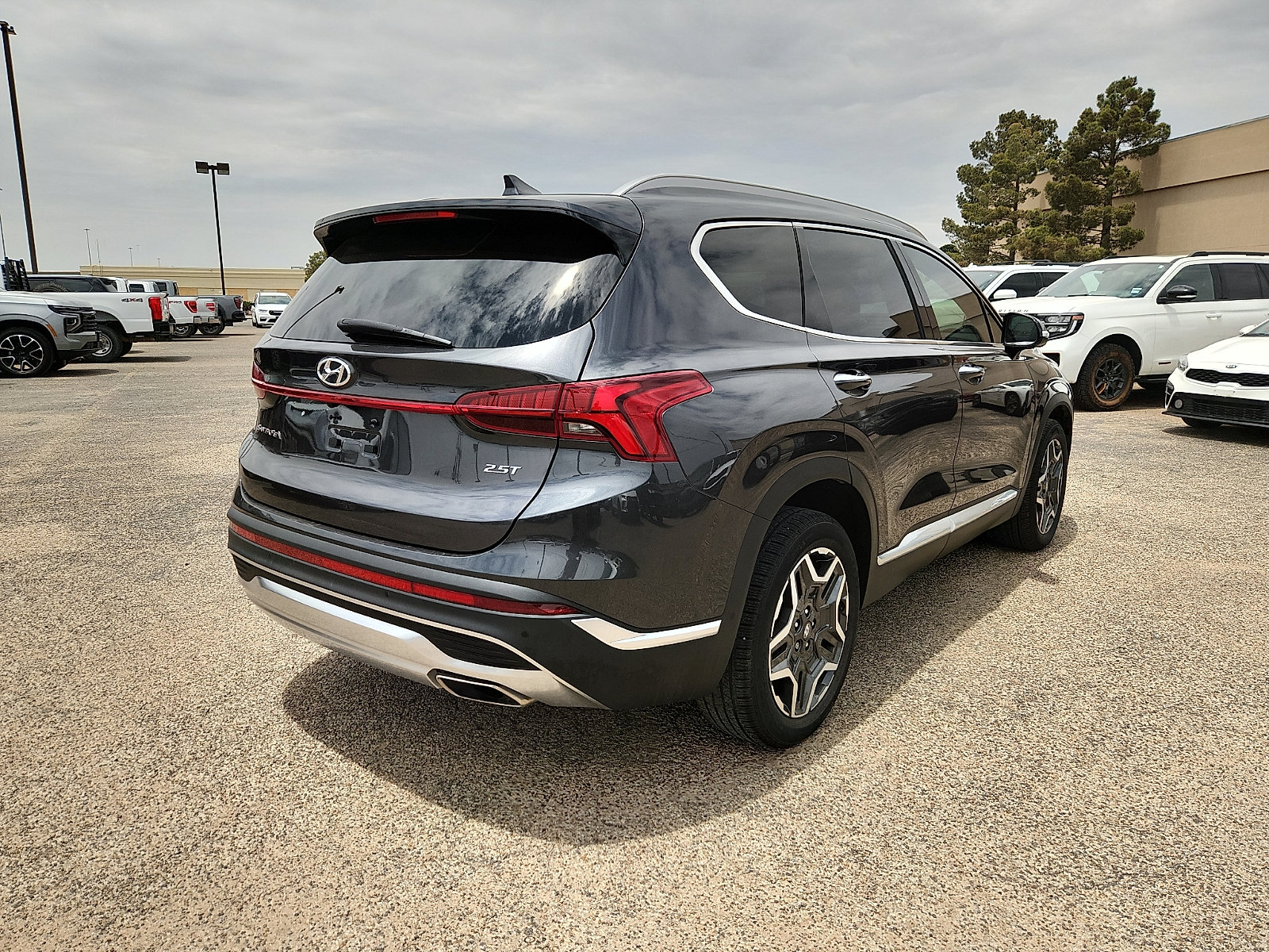 Used 2023 Hyundai Santa Fe Limited FWD image 7
