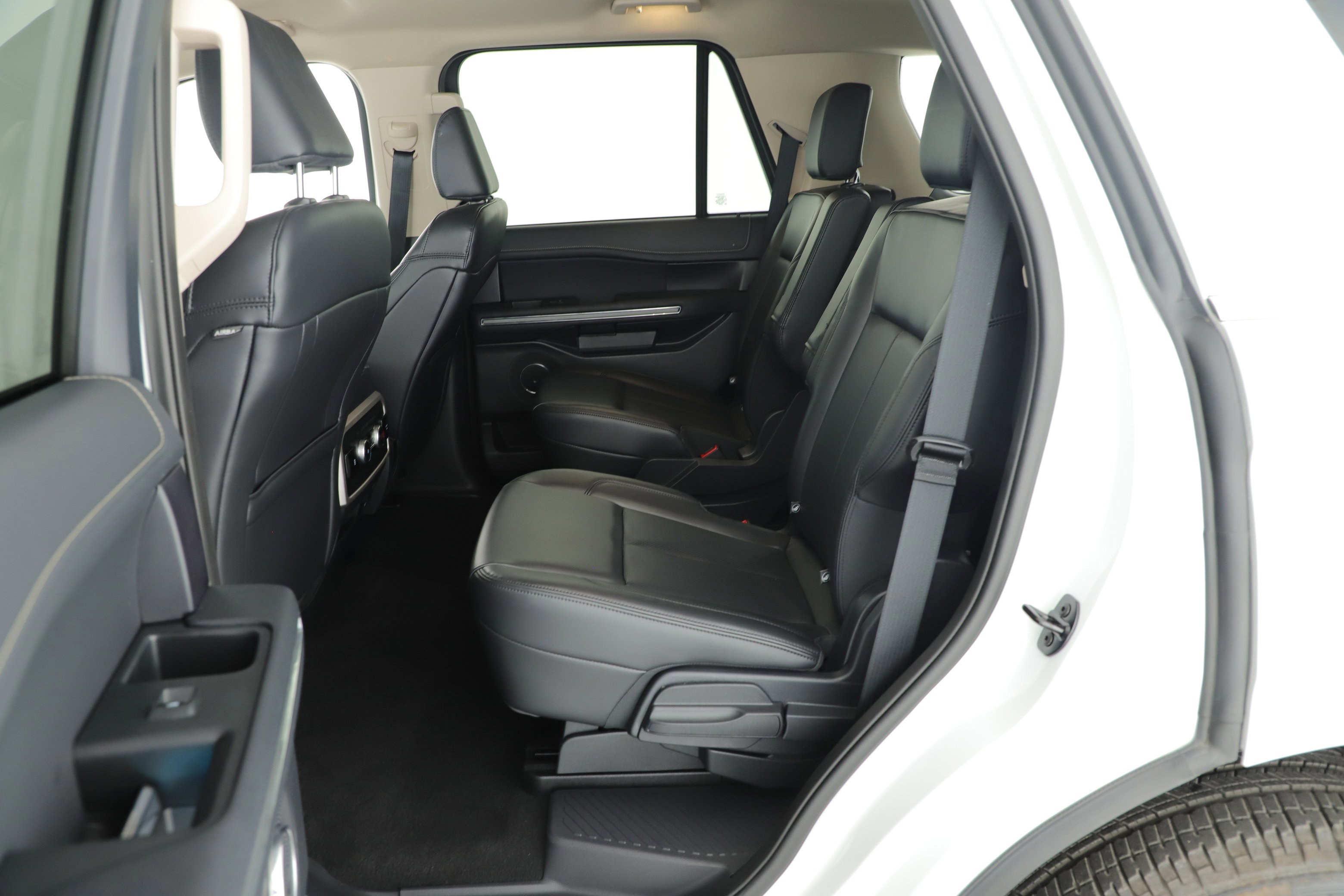 Certified 2024 Ford Expedition XLT image 10