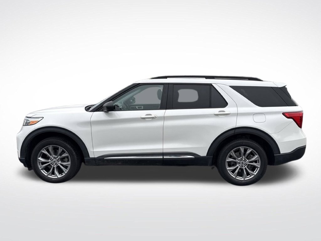 Certified 2023 Ford Explorer XLT w/ Equipment Group 202A AWD/4WD image 3