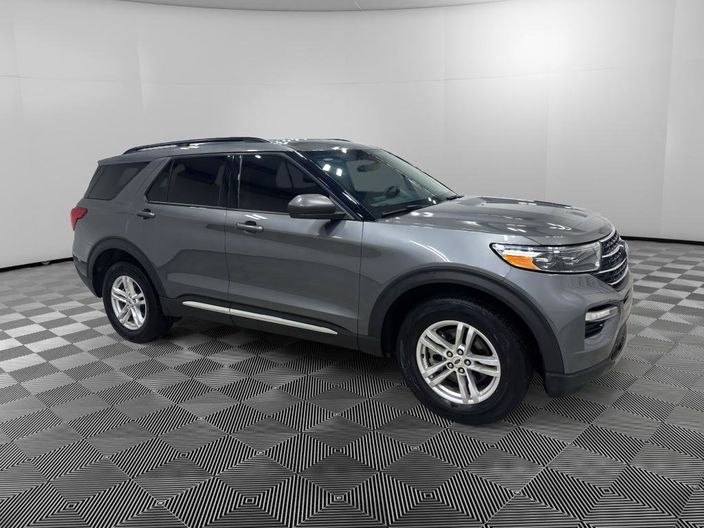 Certified 2024 Ford Explorer XLT w/ Equipment Group 202A AWD/4WD image 2
