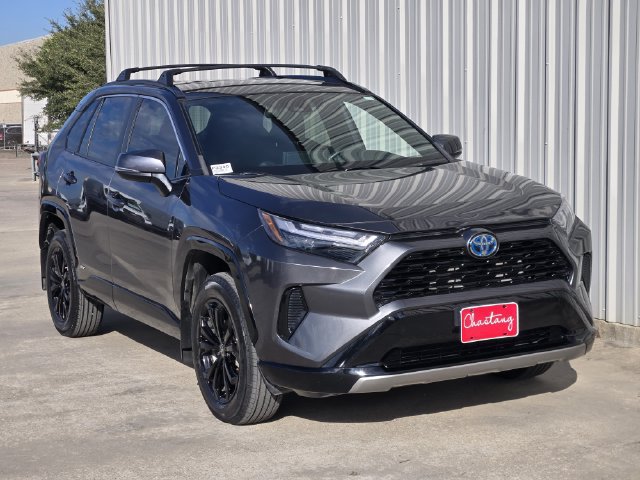 Used 2023 Toyota RAV4 SE AWD/4WD image 3