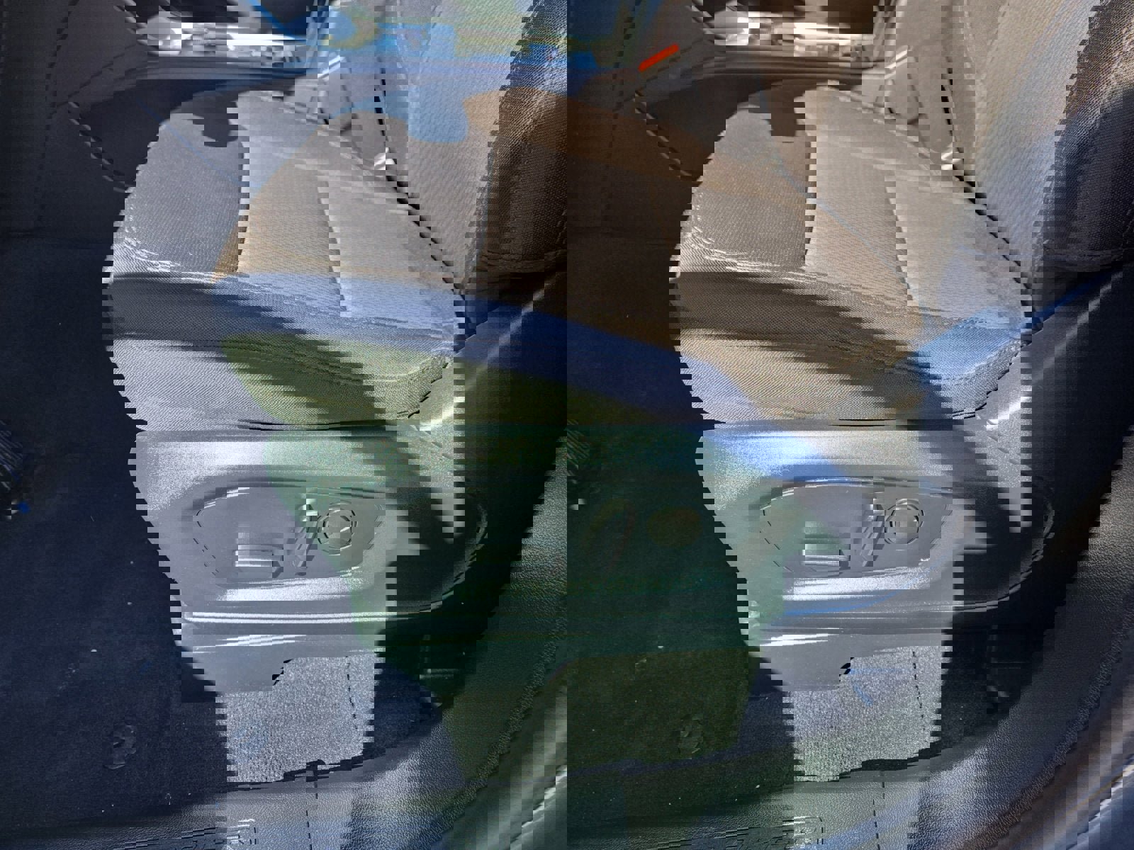 Certified 2024 Ford Explorer XLT image 12