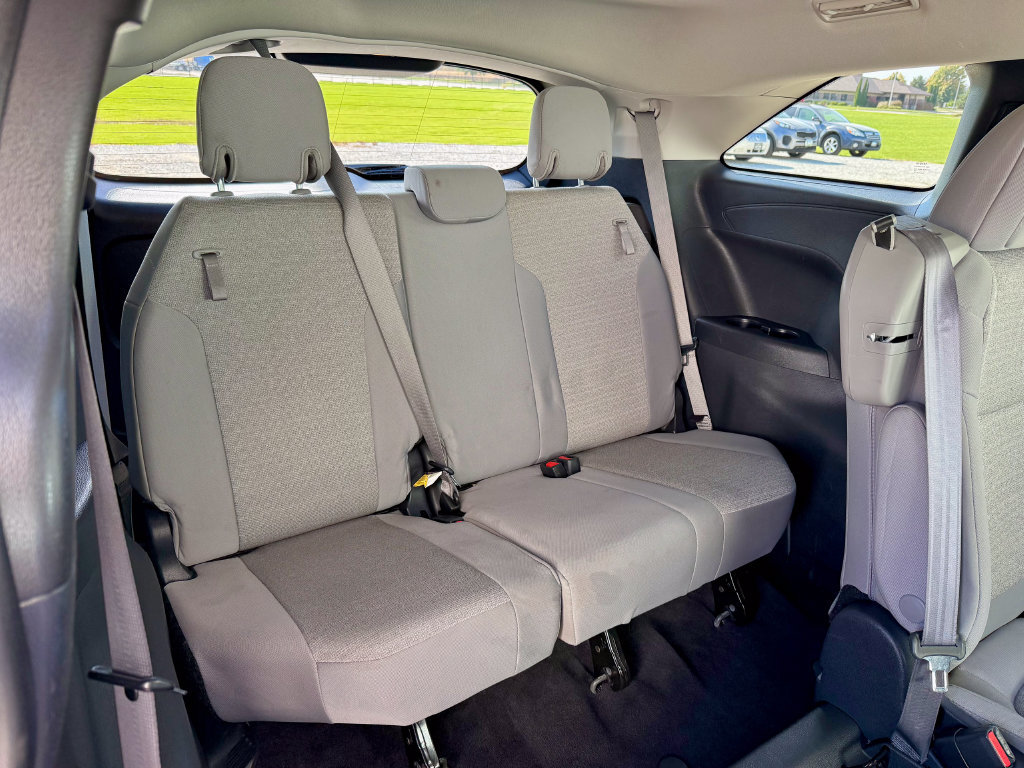Used 2025 Toyota Sienna LE FWD image 18