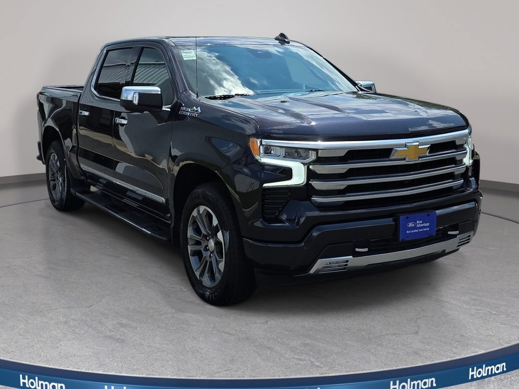 Used 2024 Chevrolet Silverado 1500 High Country w/ Z71 Off-Road Package AWD/4WD image 3