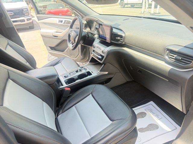 Certified 2022 Ford Explorer XLT w/ Equipment Group 202A AWD/4WD image 30
