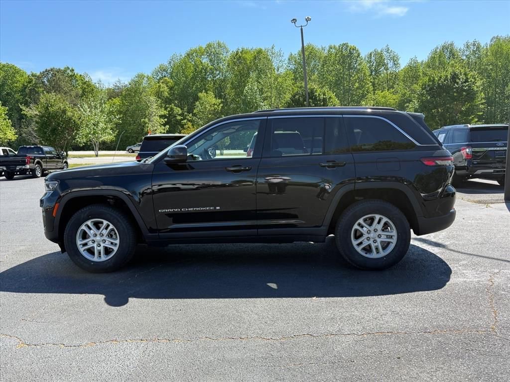 Used 2022 Jeep Grand Cherokee Laredo w/ Luxury Tech Group I RWD image 7