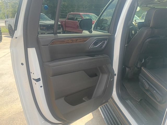 Used 2023 Chevrolet Suburban Premier AWD/4WD image 41
