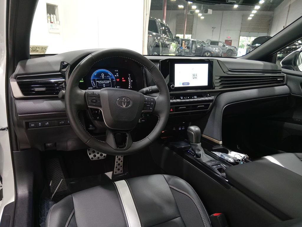 Used 2025 Toyota Camry SE w/ Convenience Package FWD image 15