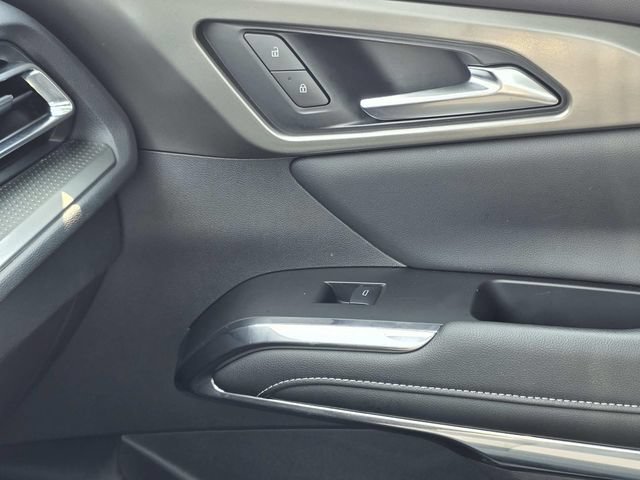 Used 2025 Chevrolet Traverse LT FWD image 23