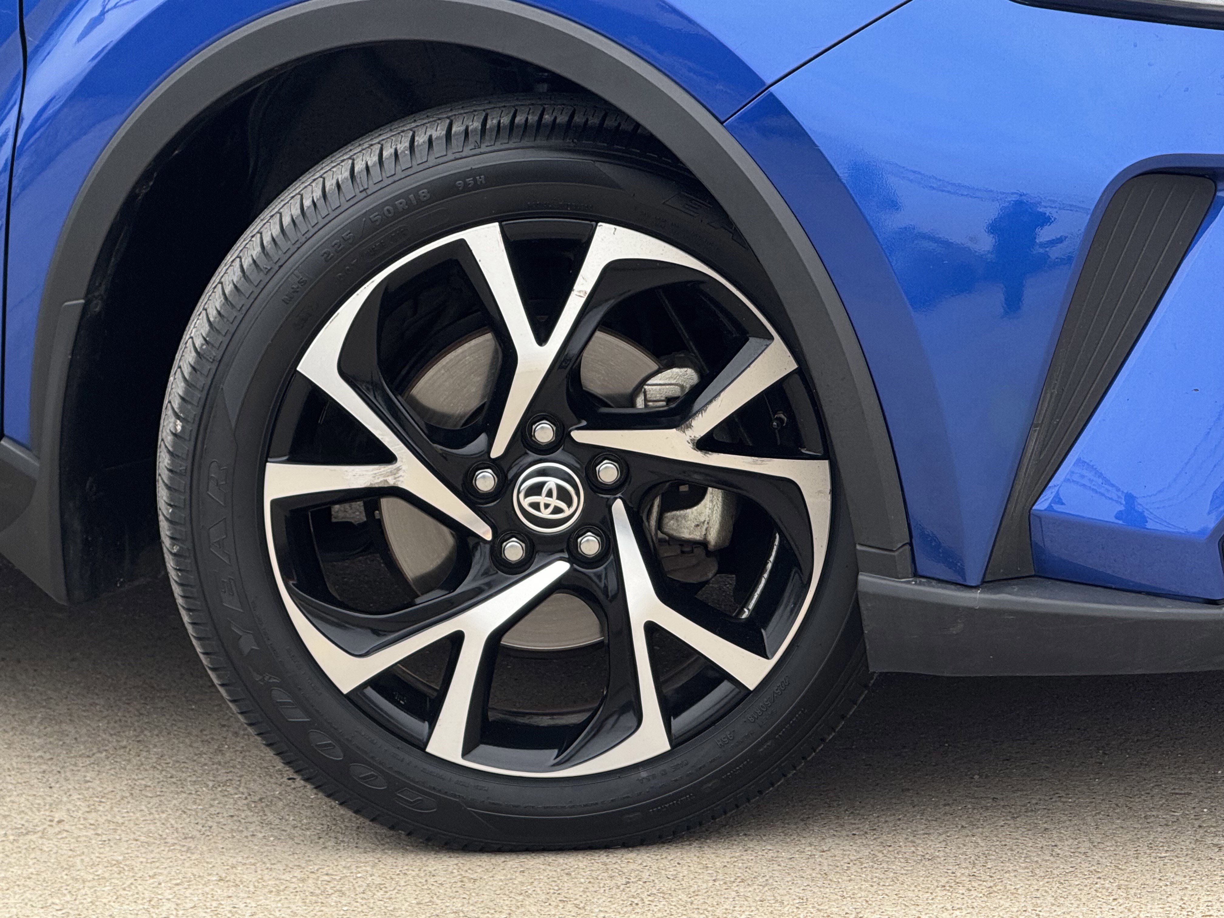 Used 2022 Toyota C-HR Limited image 9