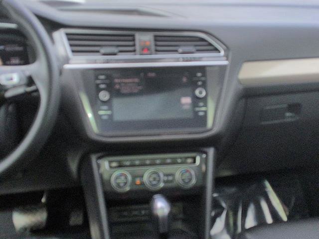 Used 2020 Volkswagen Tiguan SEL w/ 3rd Row Seat Package AWD/4WD image 17
