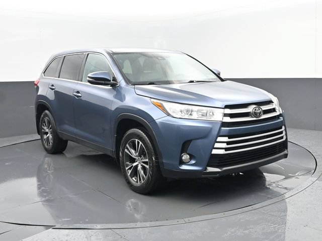 Used 2019 Toyota Highlander Plus AWD/4WD image 3