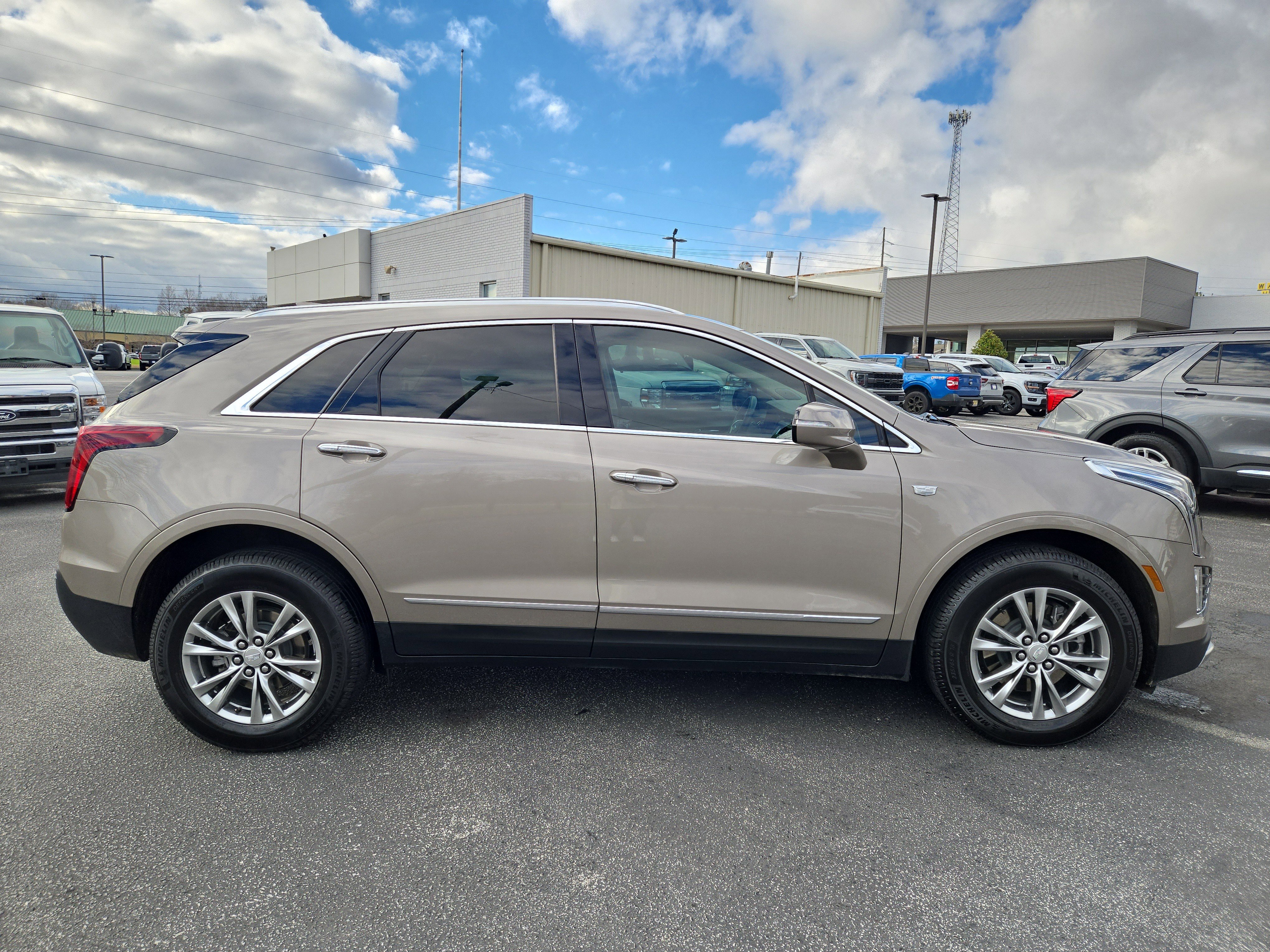 Used 2022 Cadillac XT5 Premium Luxury image 3