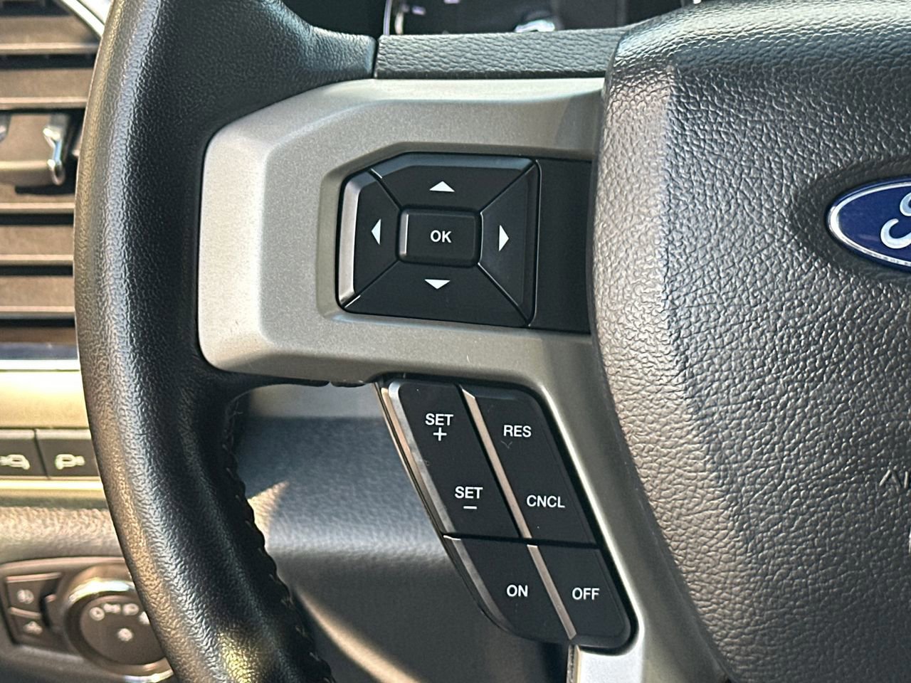 Certified 2022 Ford F250 Lariat w/ Black Appearance Package image 26