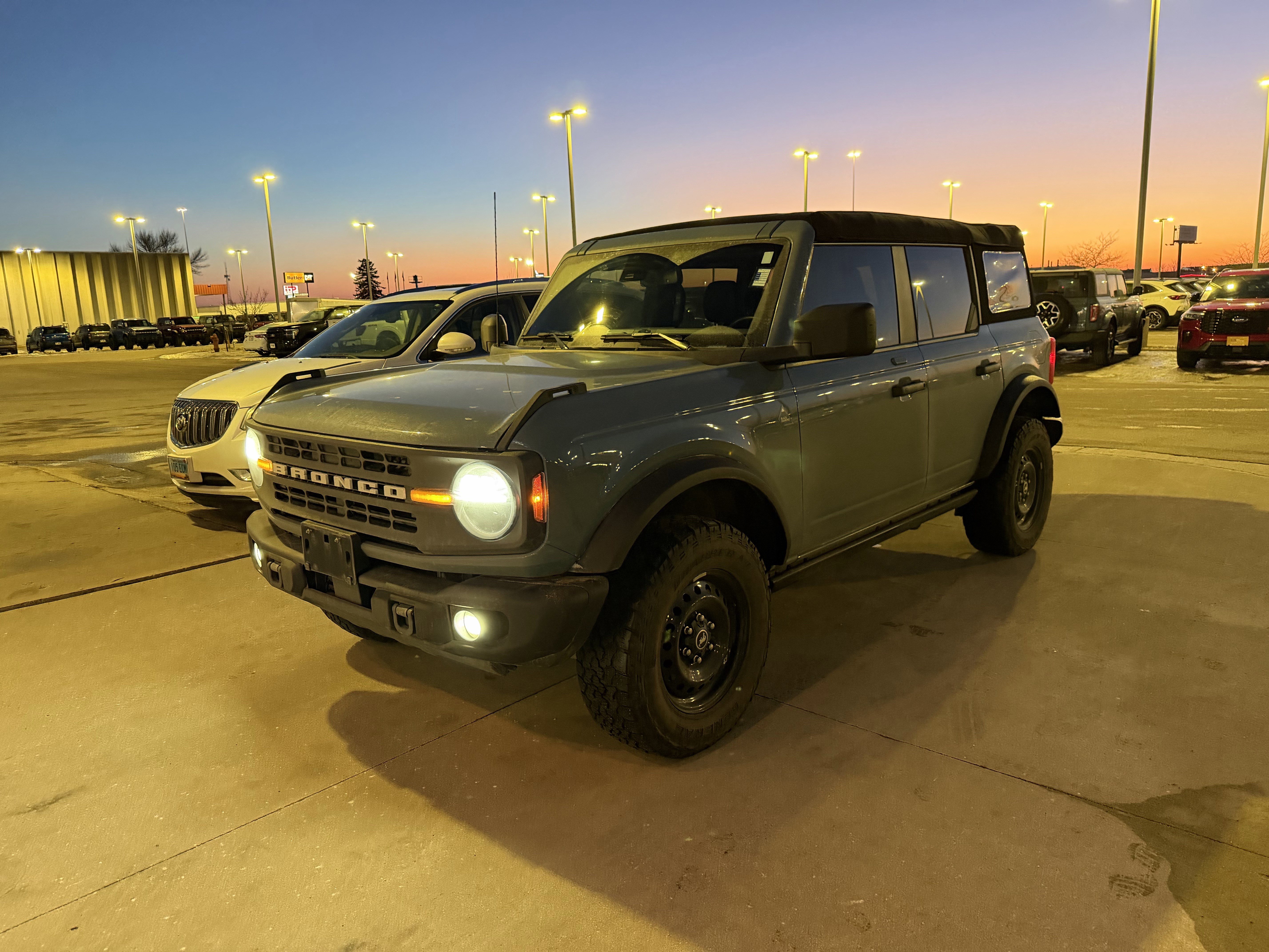 Certified 2023 Ford Bronco Black Diamond image 2