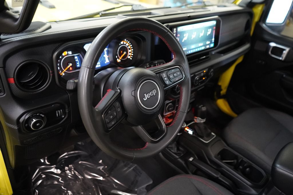 Used 2024 Jeep Wrangler Unlimited Rubicon AWD/4WD image 16
