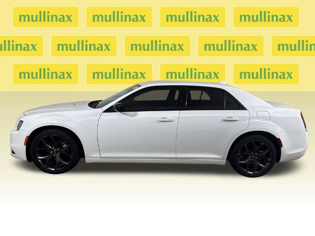 Used 2023 Chrysler 300 Touring w/ Safetytec Plus Group RWD image 12