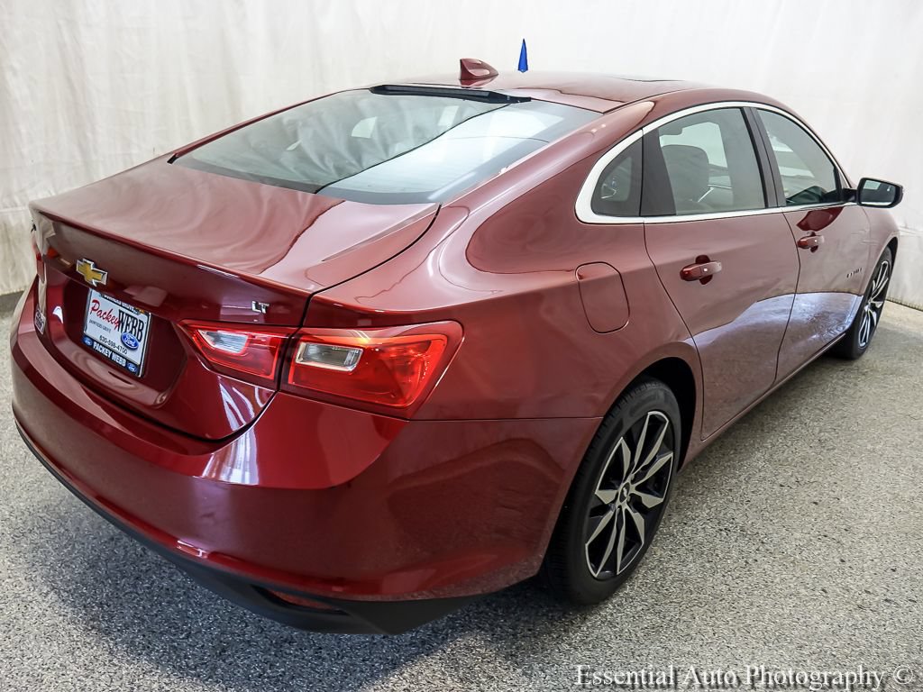 Used 2018 Chevrolet Malibu LT w/ Leather Package FWD image 8